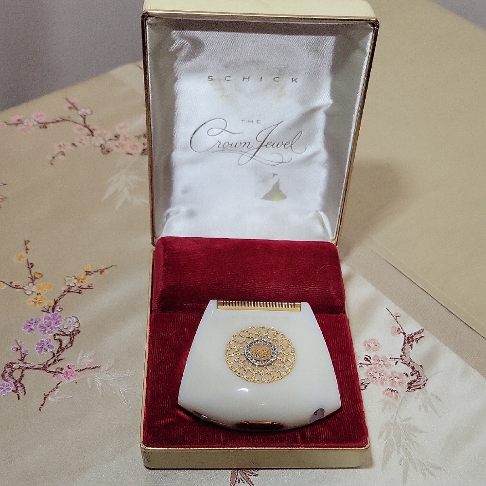 Schick Crown Jewel Bakelite Electric Shaver